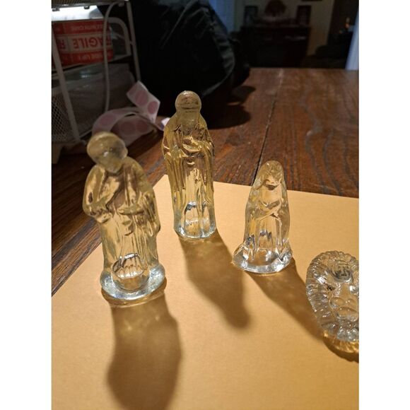Vintage Clear Glass Nativity Figurines 8pc Christmas Holiday Baby Jesus Mary - Picture 2 of 7